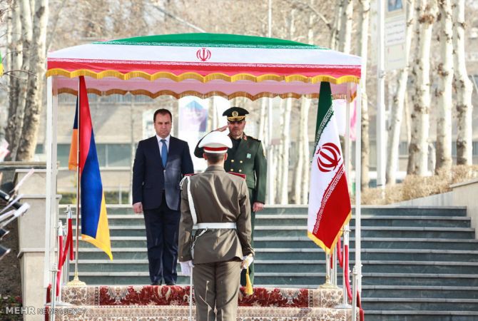 Armenia’s Defense Minister officially welcomed in Iran