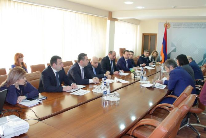 Министр по экономическому развитию и инвестициям Армении Сурен Караян обсудил с 
членом Коллегии ЕАЭС Каринэ Минасян цифровую повестку ЕАЭС