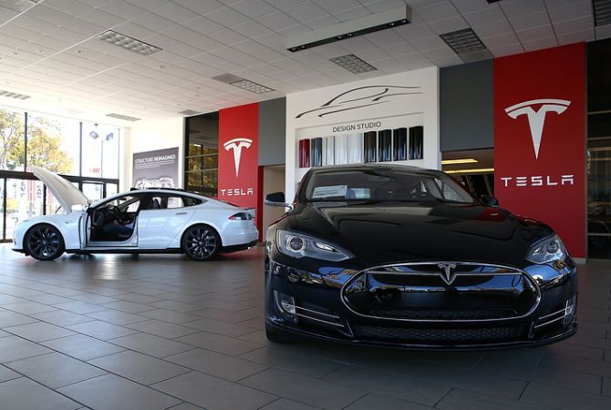 Tesla начнет серийный выпуск нового электромобиля Model 3 в сентябре

