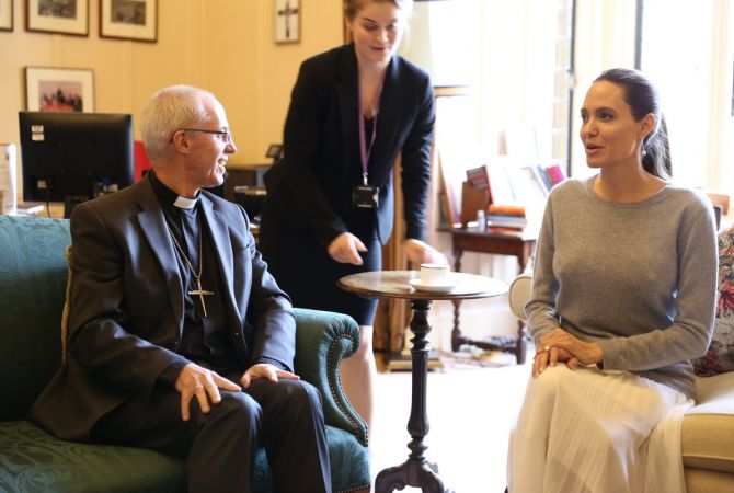 Анджелина Джоли встретилась в Лондоне с архиепископом Кентерберийским
