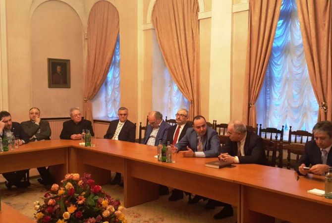 رجال الأعمال الأرمن في روسيا يقدمون رؤاهم حول تطوير العلاقات التجارية الاقتصادية بين أرمينيا وروسيا 
للسفير الأرميني المعين حديثاً في موسكو 