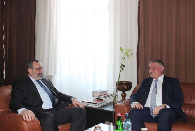 Consultations between Foreign Ministries of two Armenian republics take place