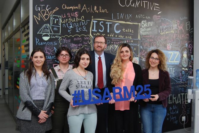 Посол США Ричард Миллз встретился с представительницами сферы информационных 
технологий Армении