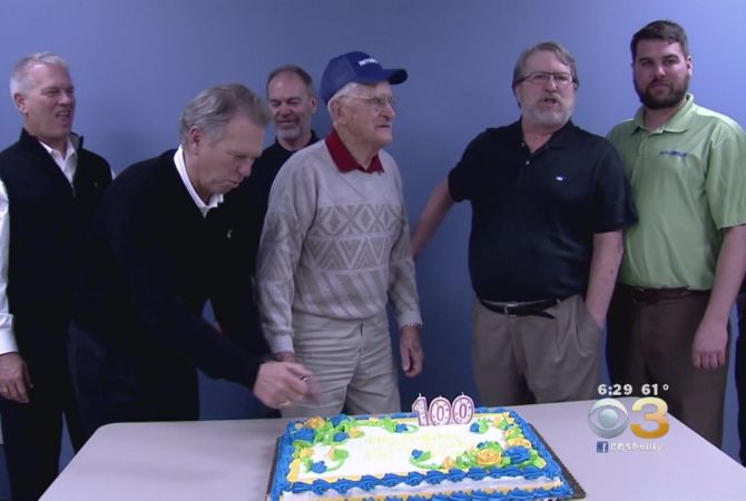 Скучающему на пенсии 100-летнему американцу дали поработать в день рождения