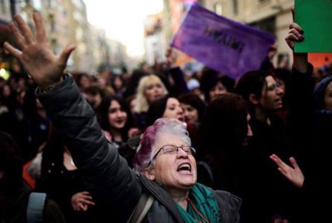 В Турции продолжаются многотысячные акции протеста