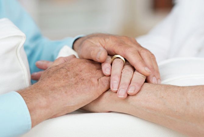 Прожившие вместе 69 лет супруги из США скончались с разницей в 40 минут
