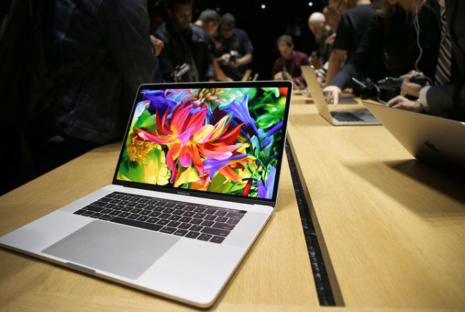 Bloomberg: Apple планирует выпустить в июне три новые модели ноутбуков