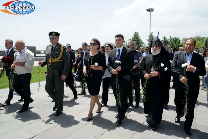 Армяне и греки должны объединить усилия в борьбе против отрицания геноцидов: 
вице-спикер НС Армении