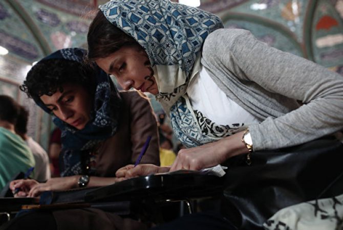 В Иране время голосования на президентских выборах продлили на два часа