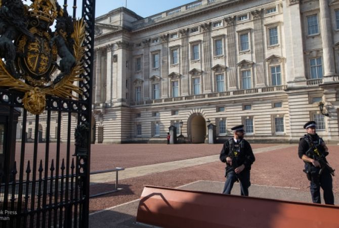 У Букингемского дворца отменен развод караулов из-за угрозы терактов