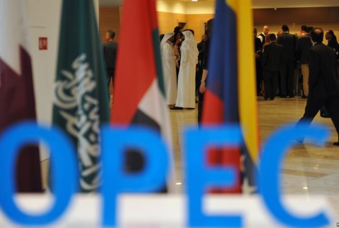В ОПЕК договорились продлить соглашение о сокращении добычи нефти