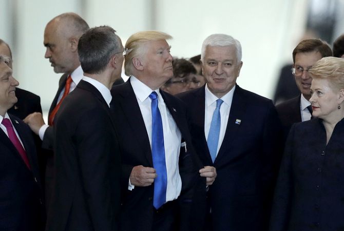 Премьер Черногории не придал значение действиям Трампа при расстановке для фото