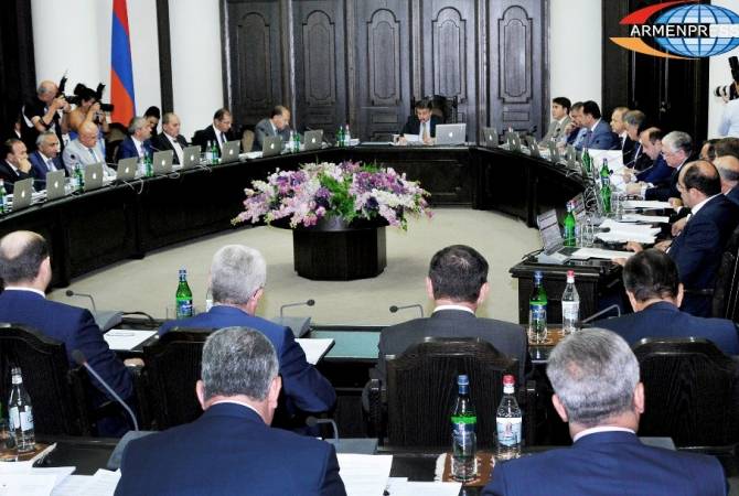 Armenian PM proposes to ease visa regime with several countries