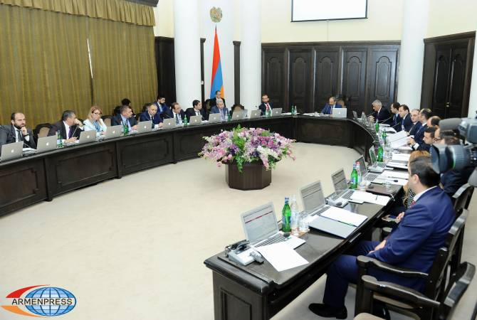 Владельцев ларьков не обяжут устанавливать огнетушители: премьер-министр Армении 
Никол Пашинян