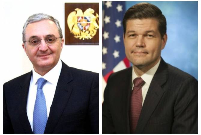 وزير خارجية أرمينيا زوهراب مناتساكانيان يجري محادثة هاتفية مع مساعد وزير الخارجية الأمريكية ويس 
ميتشل