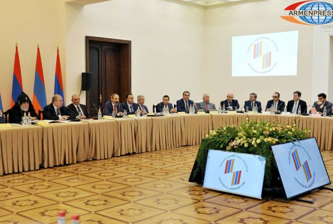 جلسة مجلس أمناء صندوق مؤسسة هاياستان لعموم الأرمن تُعقد في القصر الرئاسي الأرميني -صور-