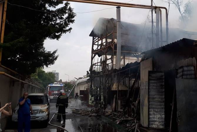 Восемь человек погибли при пожаре в частном доме в Сочи