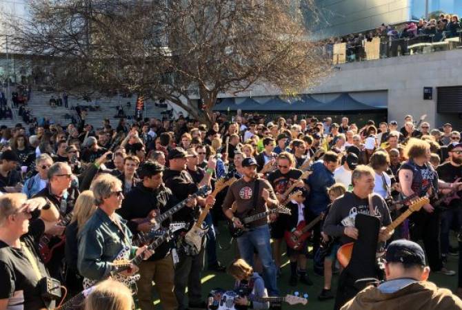 В Австралии 457 музыкантов одновременно сыграли Highway to Hell