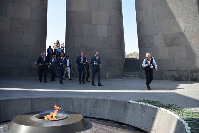 رئيس وزراء بلجيكا شارل ميشيل يزور النصب التذكاري تسيتسرناكابيريد بيريفان ويكرّم ذكرى ضحايا الإبادة 
الأرمنية