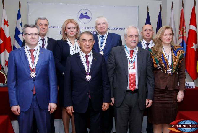 Отказ делегатов Грузии, Турции и Азербайджана от почетных медалей ПА ЧЭС никак не 
связан с Арменией

