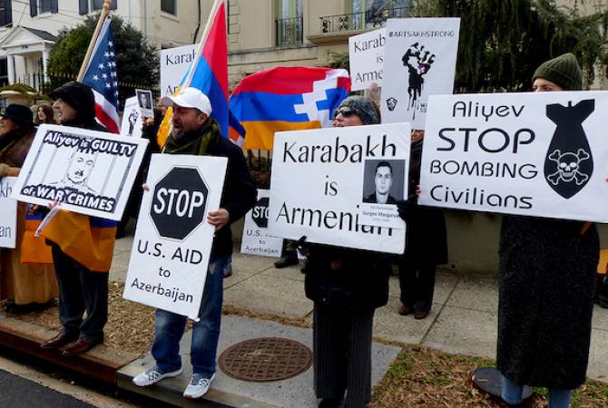 Action de protestation de la communauté arménienne devant l’Ambassade d'Azerbaïdjan aux 
Etats-Unis