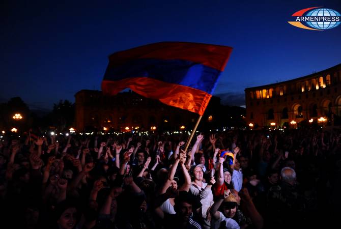 Правительство утвердило: День гражданина Республики Армения будет отмечаться в 
последнюю субботу апреля