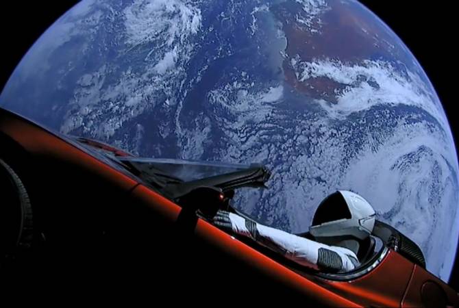 Tesla Roadster : Starman accomplit une orbite autour du Soleil