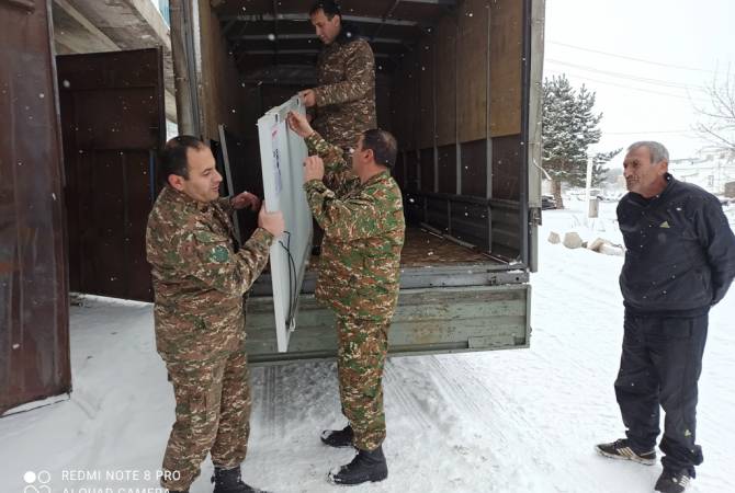 Portable solar power stations donated to Armenian border military positions