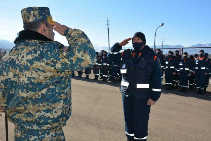 Директор ГСЧС Арцаха наградил   российских спасателей по случаю Дня сотрудника МЧС 
России