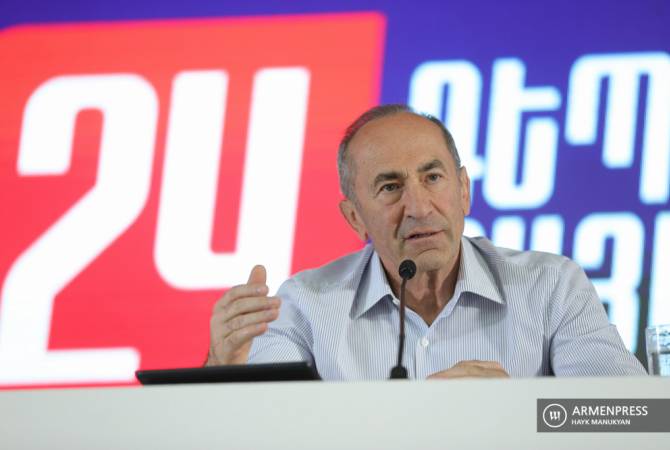 الرئيس ال2 لأرمينيا روبيرت كوتشاريان الذي يقود تحالف «هاياستان» يقول أن نتائج الانتخابات البرلمانية 
غير متوقعة