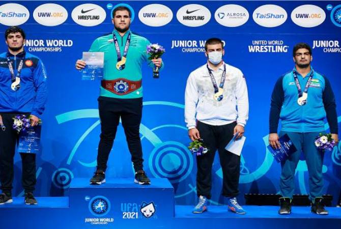 Юные борцы вольного стиля завоевали две медали на чемпионате мира
