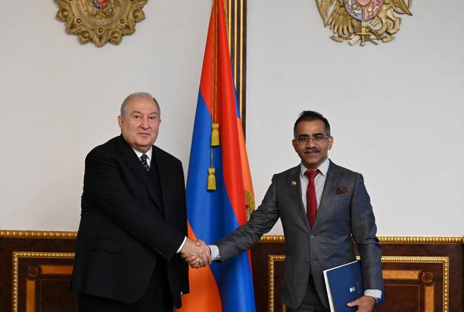 Le Président Armen Sarkissian a reçu l'Ambassadeur de l'Inde en Arménie Kishan Dan Djal