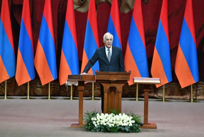 فاهاكن خاتشاتوريان يؤدي اليمين الدستورية ليصبح خامس رئيس لجمهورية أرمينيا