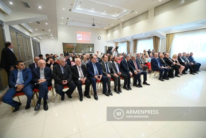 المؤتمر الثاني والعشرون لأول حزب أرمني-حزب هنتشاكيان الاشتراكي الديمقراطي-يتبنّى بيان في 
ذكرى تأسيسه ال135