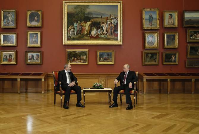 Le Premier ministre et le Président de la Fédération de Russie s'entretiennent en privé à 
Saint-Pétersbourg