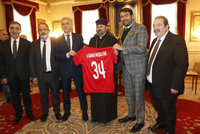 Թուրքիայի ֆուտբոլի ֆեդերացիան Պոլսի հայոց պատրիարքին հրավիրել է 
Հայաստան-Թուրքիա ֆուտբոլային խաղին