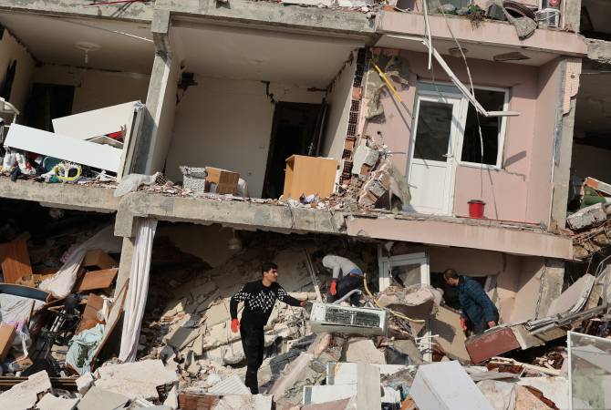 В результате землетрясения в Турции в городе Адыяман погибли 4 члена армянской 
семьи, оставшейся под завалом
