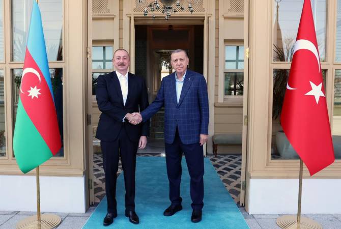Les présidents de la Turquie et de l'Azerbaïdjan se sont rencontrés à huis clos à Istanbul
