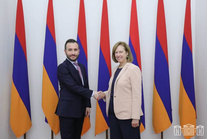 США очень заинтересованы в установлении мира между Арменией и 
Азербайджаном: посол Куинн