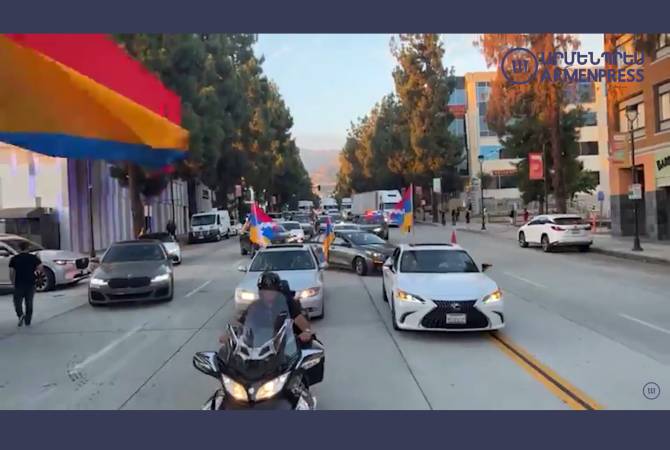 Армяне, живущие в Лос-Анжелесе, перекрыли магистраль в Глендейле, чтобы 
привлечь внимание к ситуации в Арцахе