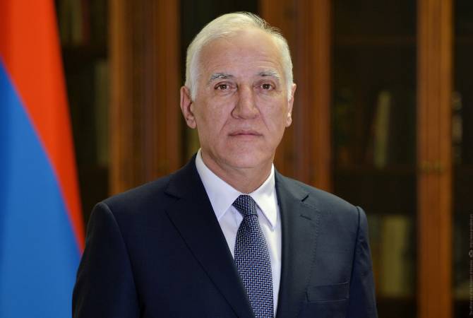 رئیس جمهور ارمنستان: " استقلال یک رویای انتزاعی و یک مقصد نهایی نیست، بلکه تلاش 
مستمر، کار مداوم و روزانه است"