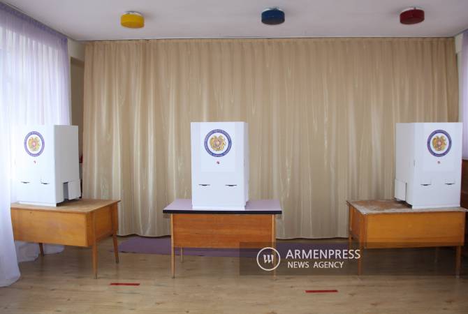 По состоянию на 11:00 часов,  в Верин Двине проголосовали 6,93% избирателей, в 
Арзни - 12,10%