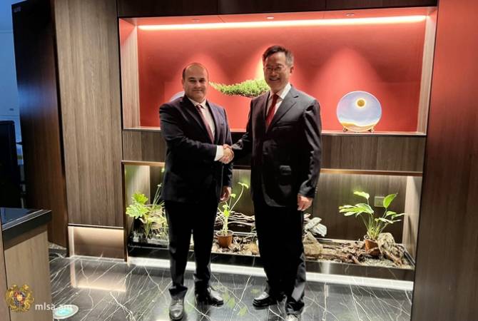Ministro de Trabajo y Asuntos Sociales armenio y viceministro de Asuntos Civiles chino 
conversaron sobre cooperación 
