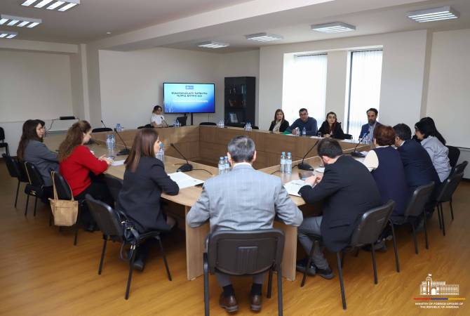 Round-table discussion held at Armenian Ministry of Foreign Affairs ahead of World 
Refugee Forum