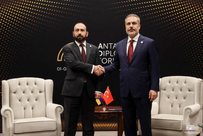 Ararat Mirzoyan a rencontré le ministre turc des Affaires étrangères, Hakan Fidan 