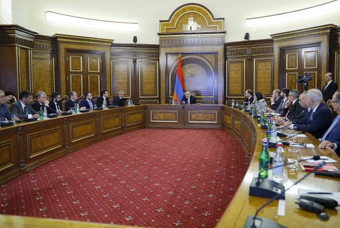 Le Premier ministre Pashinyan a présidé la première séance du Conseil de développement 
scientifique et technologique