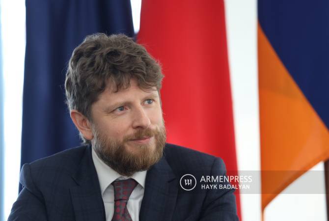 Право на возвращение вынужденных переселенцев из НК сегодня нарушается: посол 
Франции в Армении 