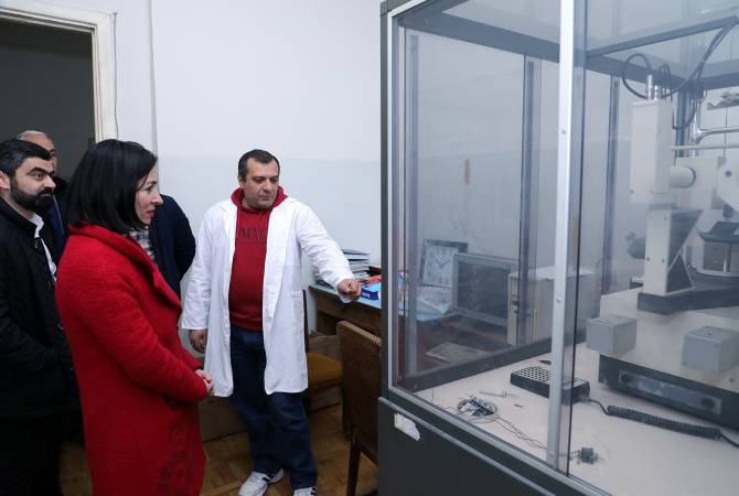 Նախարար Ժաննա Անդրեասյանն այցելել է ԳԱԱ Օրգանական և դեղագործական 
քիմիայի գիտատեխնոլոգիական կենտրոն