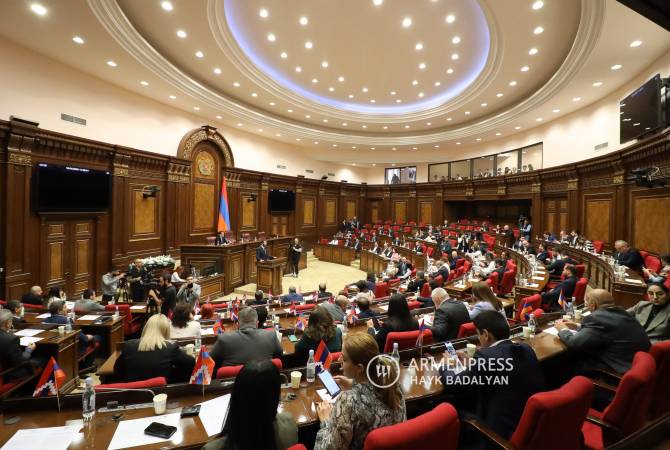 在首次阅读中，亚美尼亚国民议会通过了将8月3日确定为耶兹迪种族灭绝受害者的纪念日
的法案