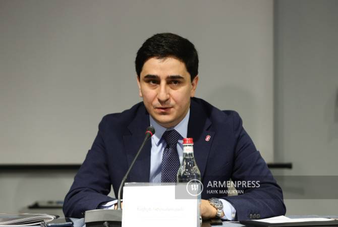 阿塞拜疆试图在亚美尼亚和阿塞拜疆之间建立平等地位的企图是轻率和愚蠢的 —— 叶希舍·
基拉科斯扬
